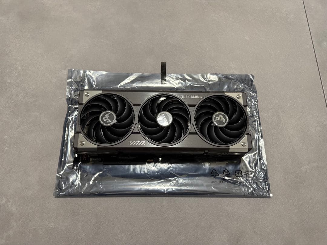 ASUS TUFGAMING GEFORCE RTX5070 グラフィックボード