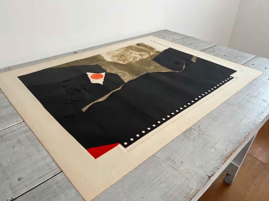 【希少】アントニー・クラーベ② 「赤い点のついた手袋」カーボンランダム/エンボス