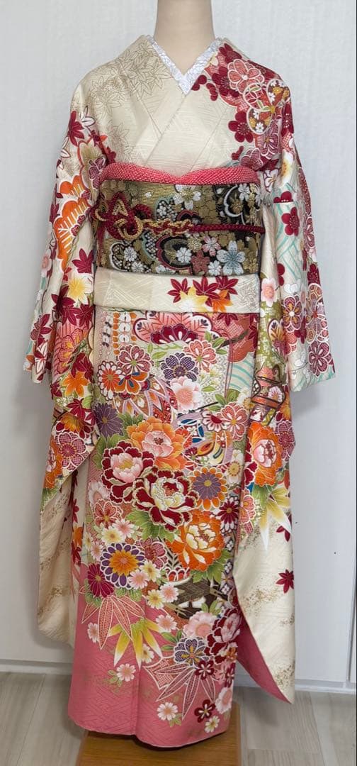 ｒ*ｕ様 裄７２ｃｍ　豪華　４点セット　花車に毬模様　刺繍振袖