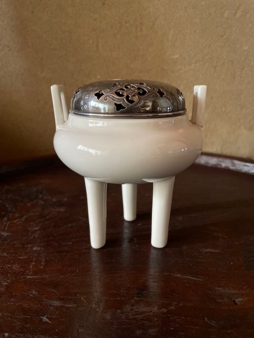 清風与平の白磁耳付香炉　純銀火屋は秦蔵六　 直し有