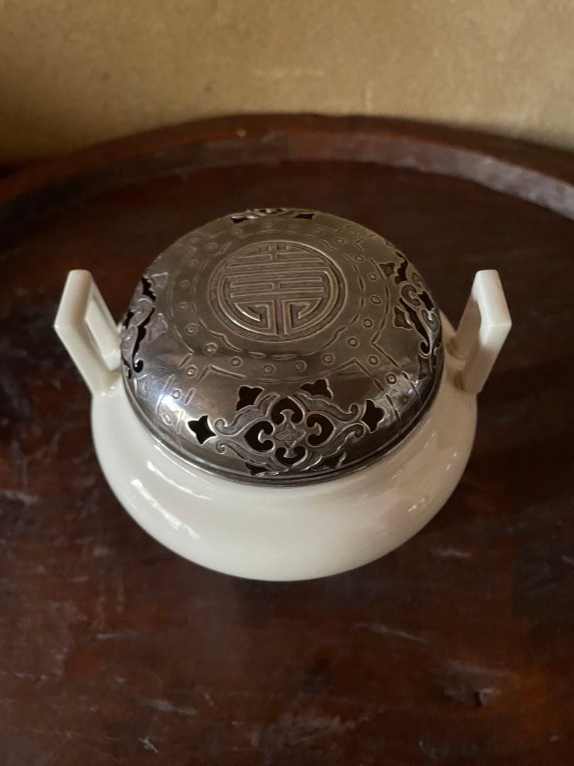 清風与平の白磁耳付香炉　純銀火屋は秦蔵六　 直し有