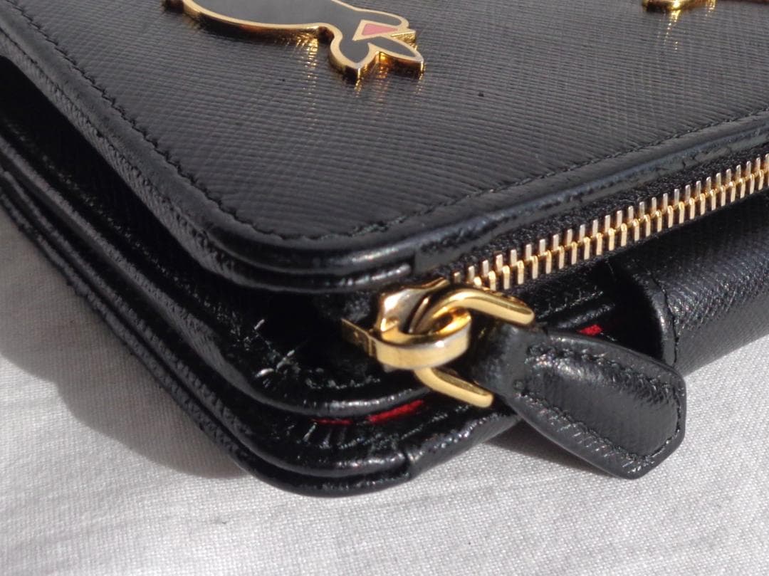 PRADA SAFFIANO サフィアーノレザー メタルチャーム 二つ折り財布