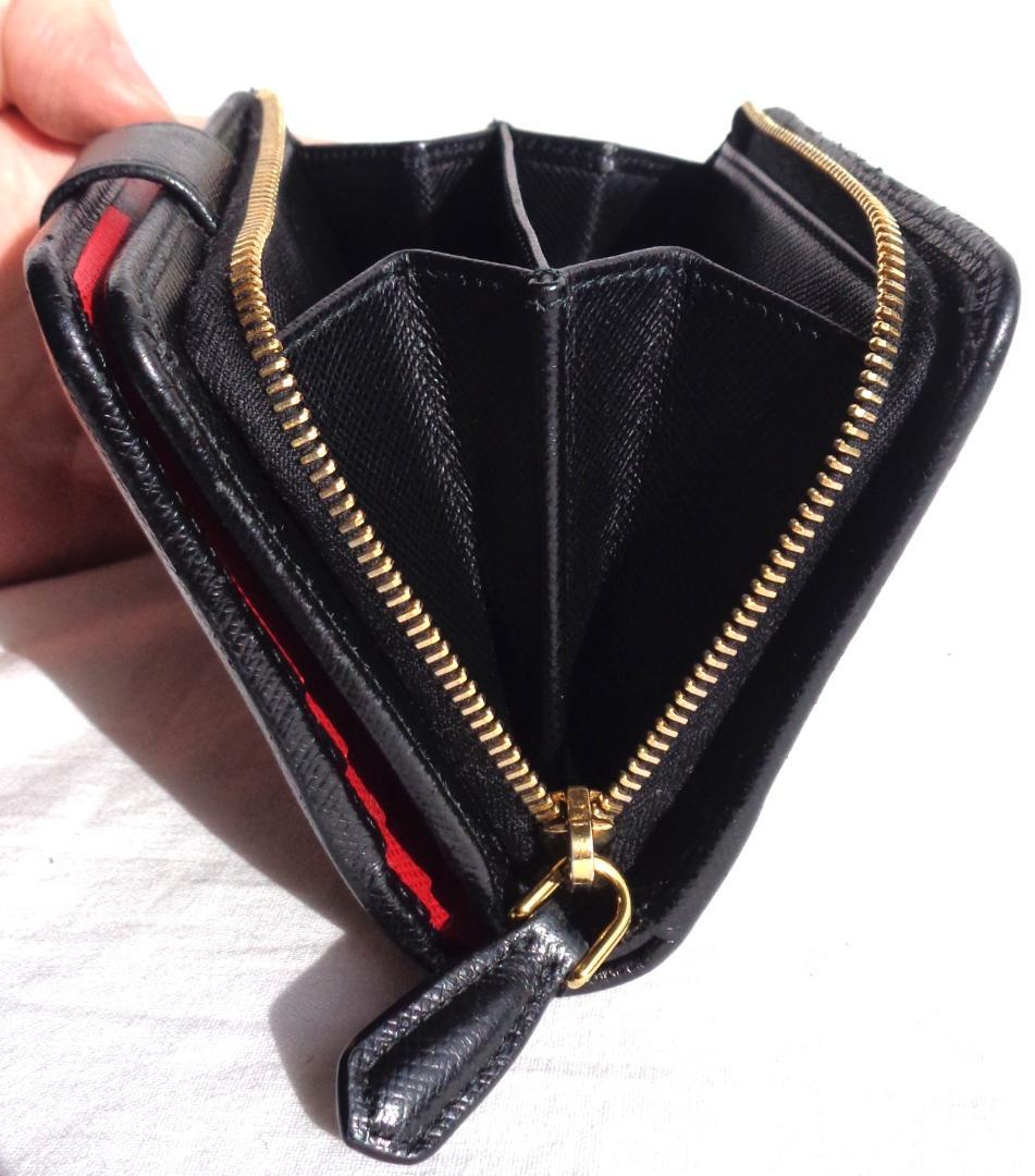 PRADA SAFFIANO サフィアーノレザー メタルチャーム 二つ折り財布