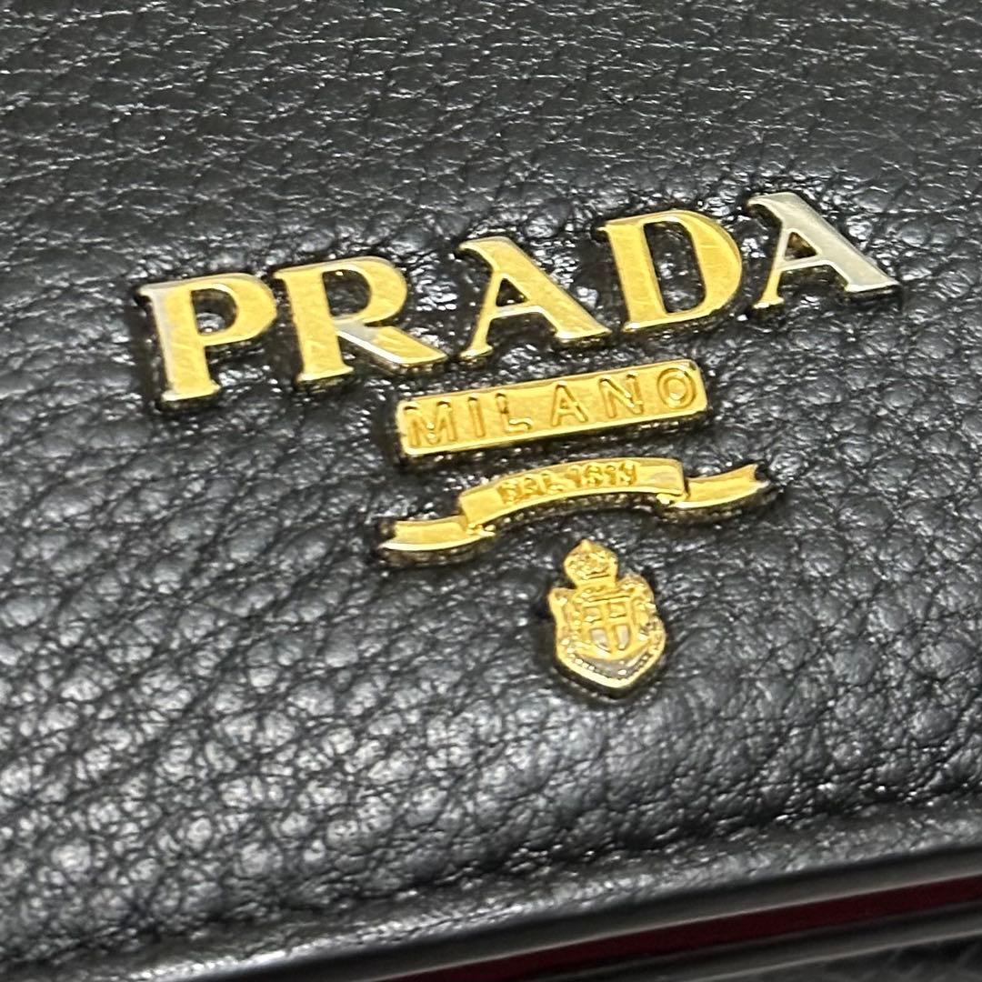 PRADA プラダ　折り財布　ゴールドロゴ　シボ革　バイカラー　赤　黒