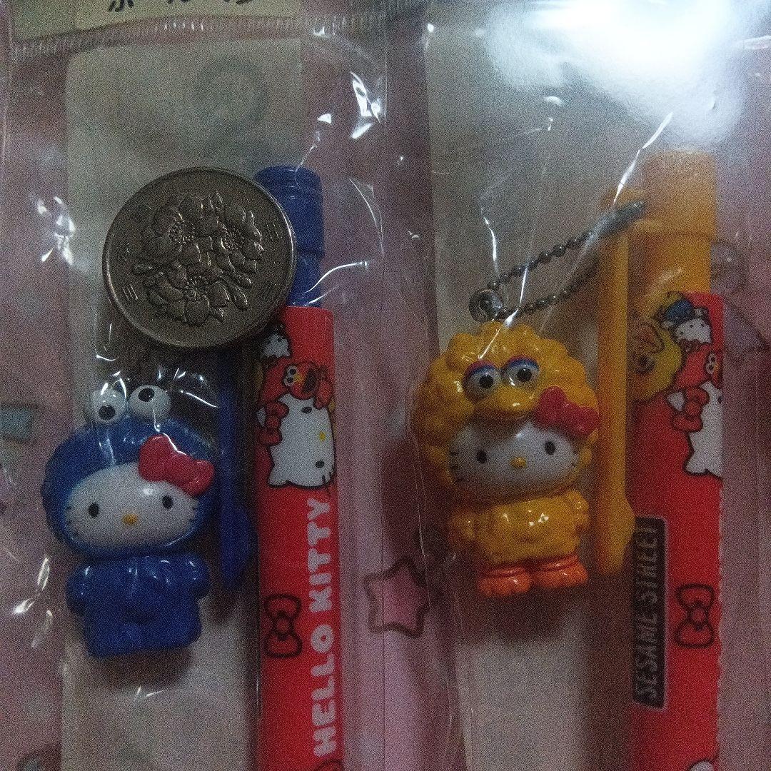 ハローキティちゃん　セサミストリート　コラボボールペンセット　2010年の品