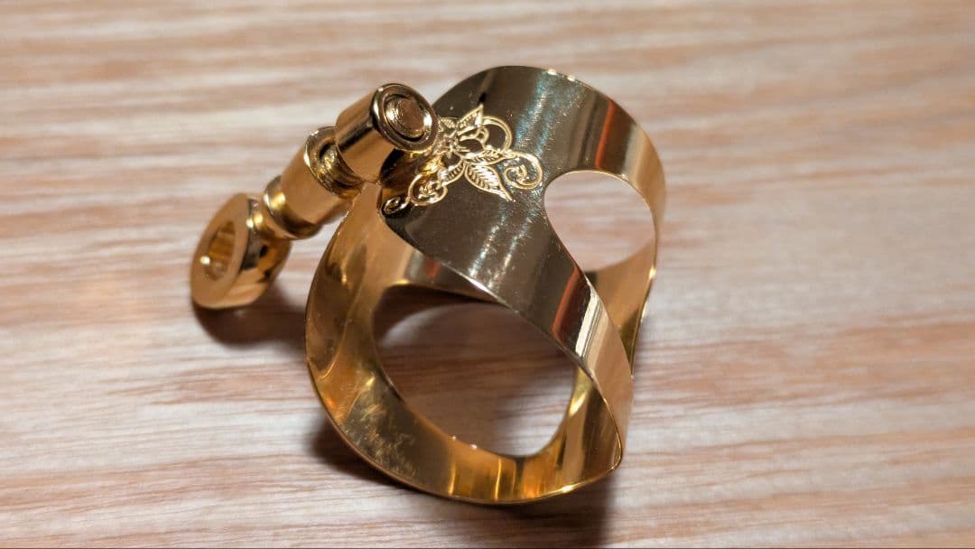 ブルズアイ ルージュホット E♭ クラリネットリガチャー