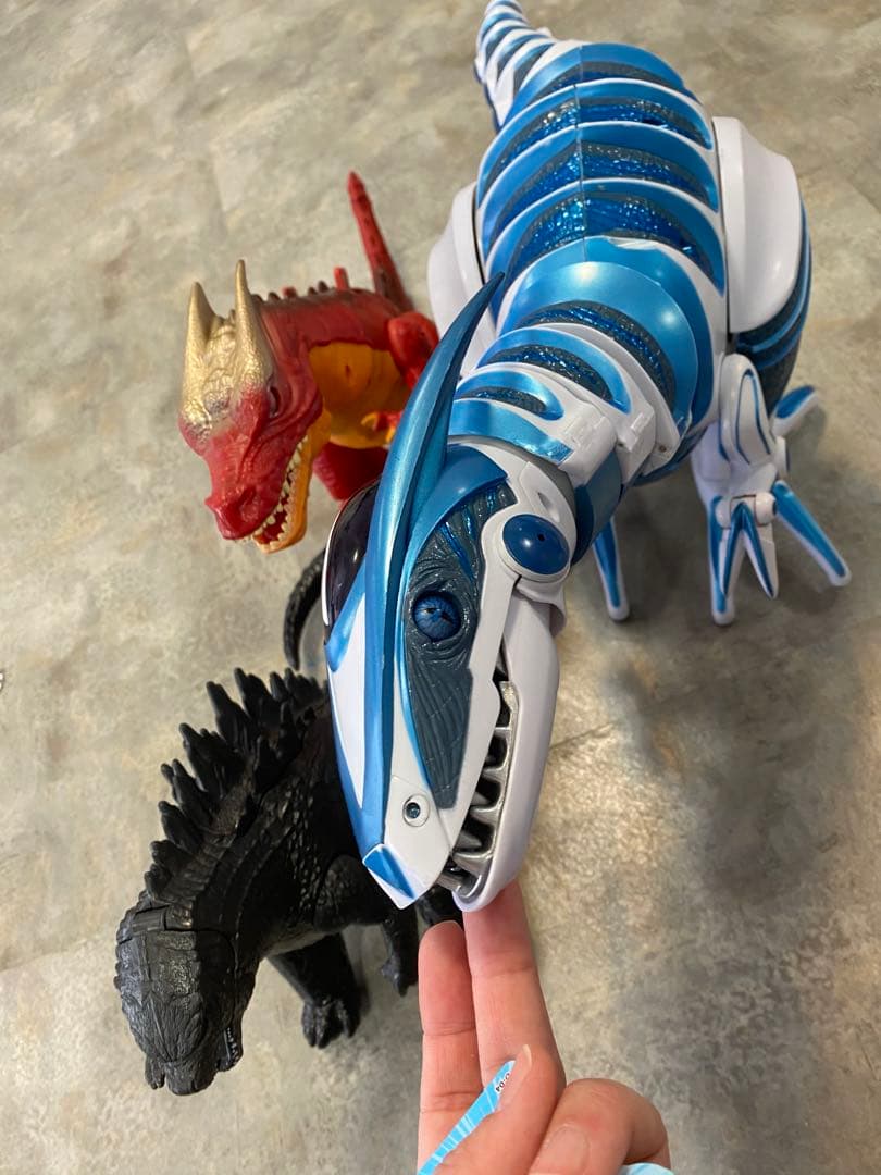 恐竜系　おもちゃ　3体　大きい