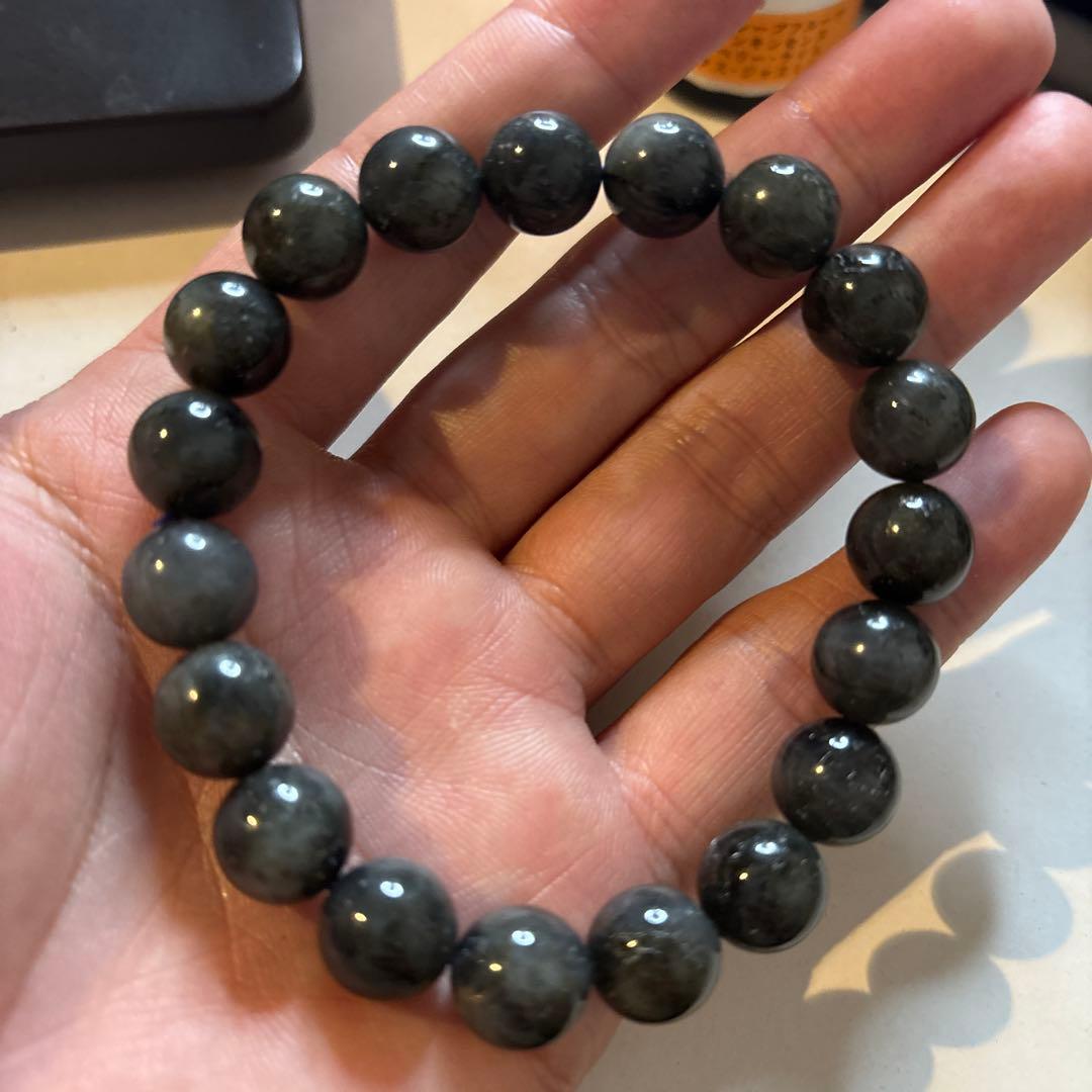 不思議な魅力！ラブラドライトたんのブレスレット！