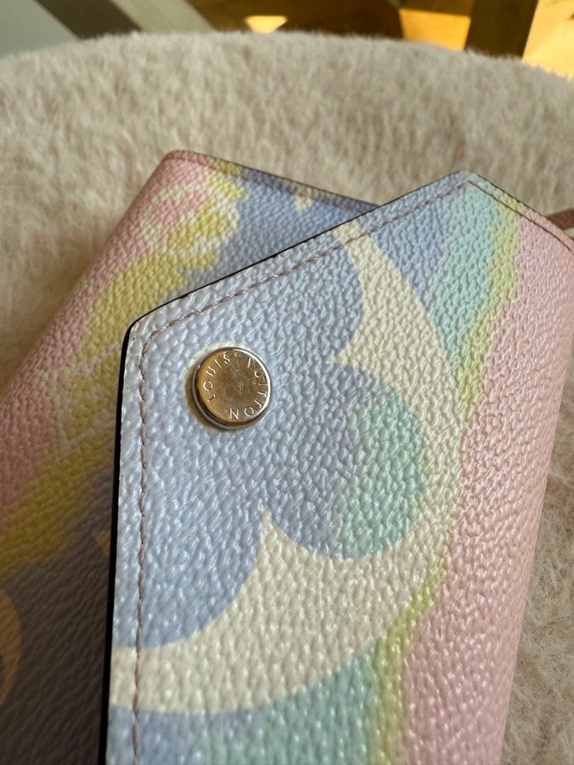 ルイ・ヴィトンLVエスカル ポルトフォイユ・ヴィクトリーヌM69113パステル