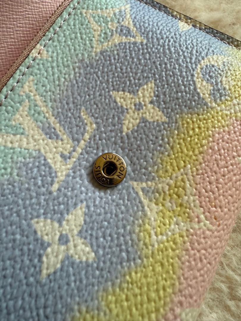 ルイ・ヴィトンLVエスカル ポルトフォイユ・ヴィクトリーヌM69113パステル