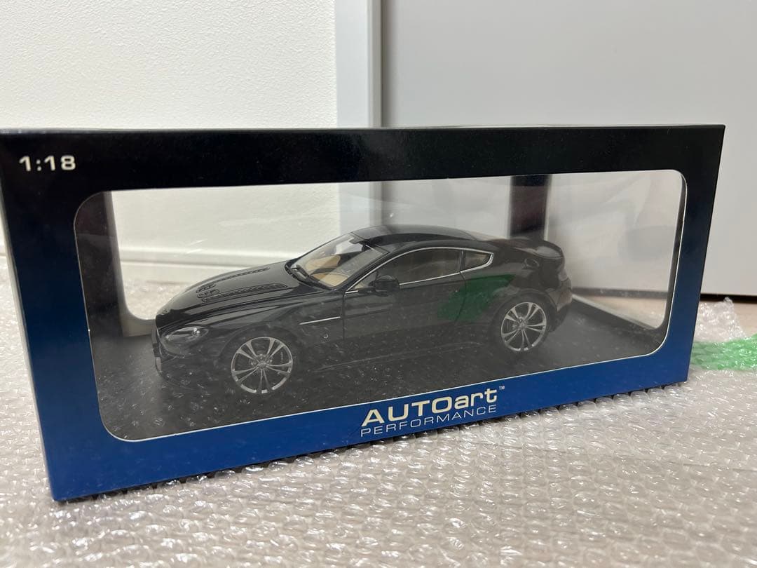 暗所保管・極美品✨autoart Aston Martin V12