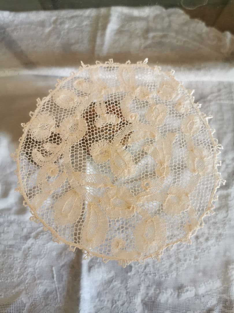 アンティークベルギー ブルージュレース デイジーのドイリー アイボリーベージュβ