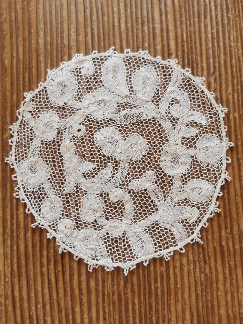 アンティークベルギー ブルージュレース デイジーのドイリー アイボリーベージュβ