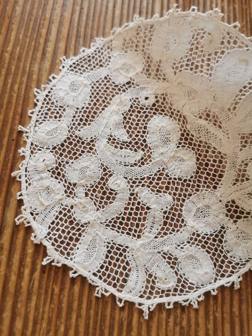 アンティークベルギー ブルージュレース デイジーのドイリー アイボリーベージュβ