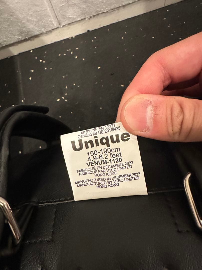 Venum ブラック キックミット