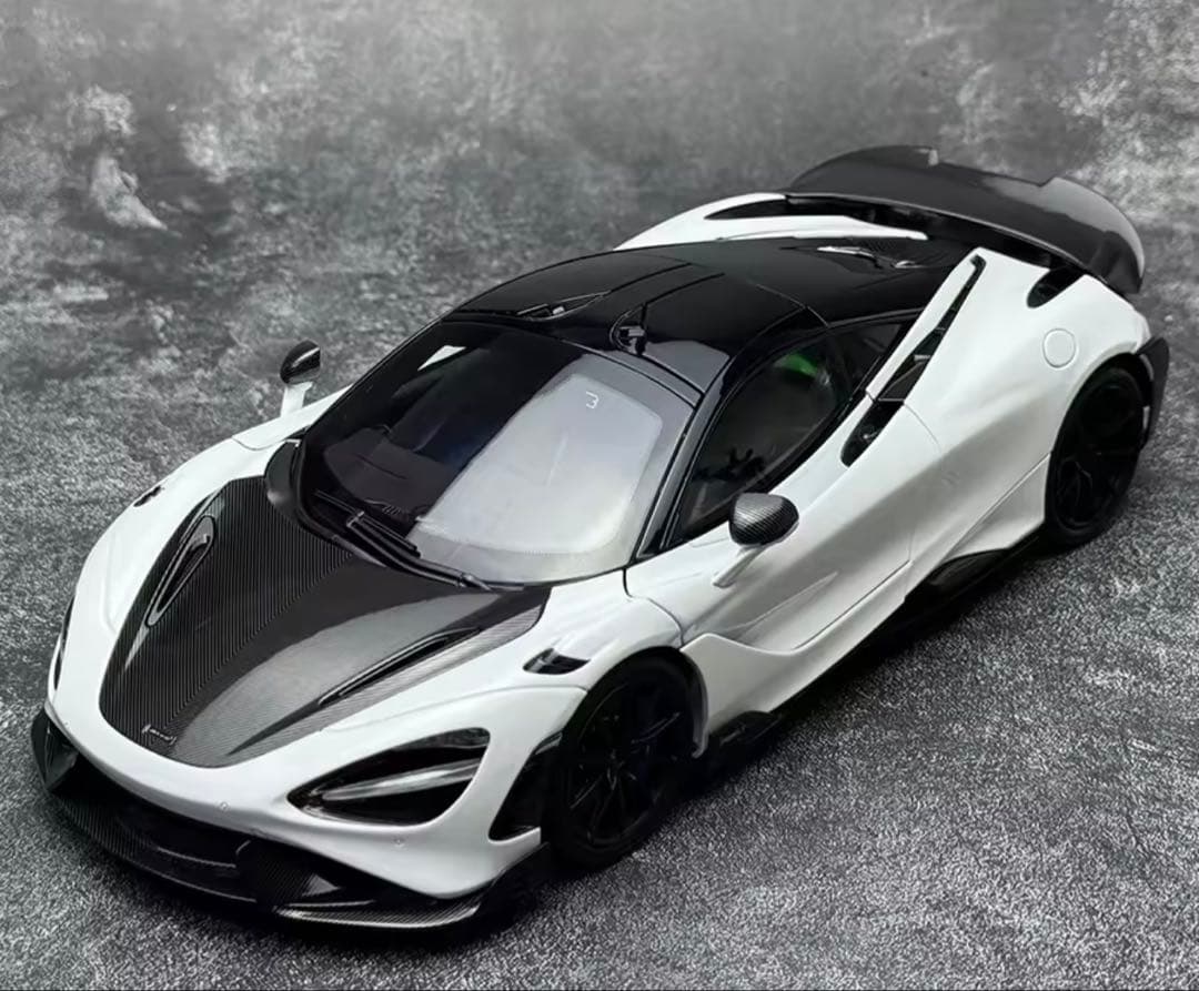 McLaren 765LT 1/18スケールモデルミニカー