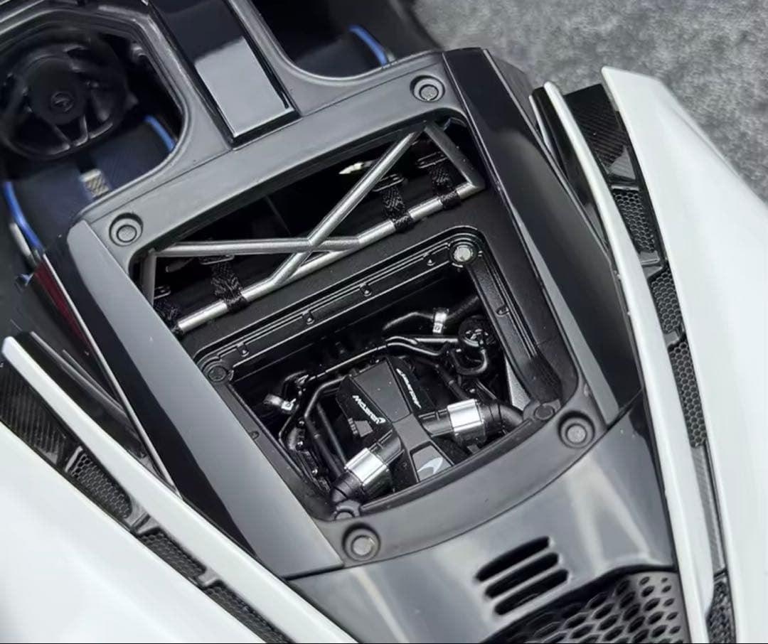 McLaren 765LT 1/18スケールモデルミニカー