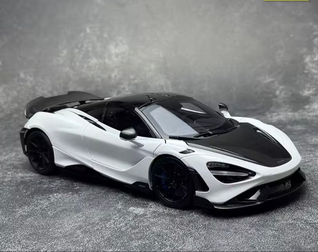 McLaren 765LT 1/18スケールモデルミニカー