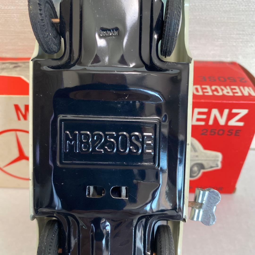 市村商店　プリキの自動車　MERCEDES BENZ 250SE