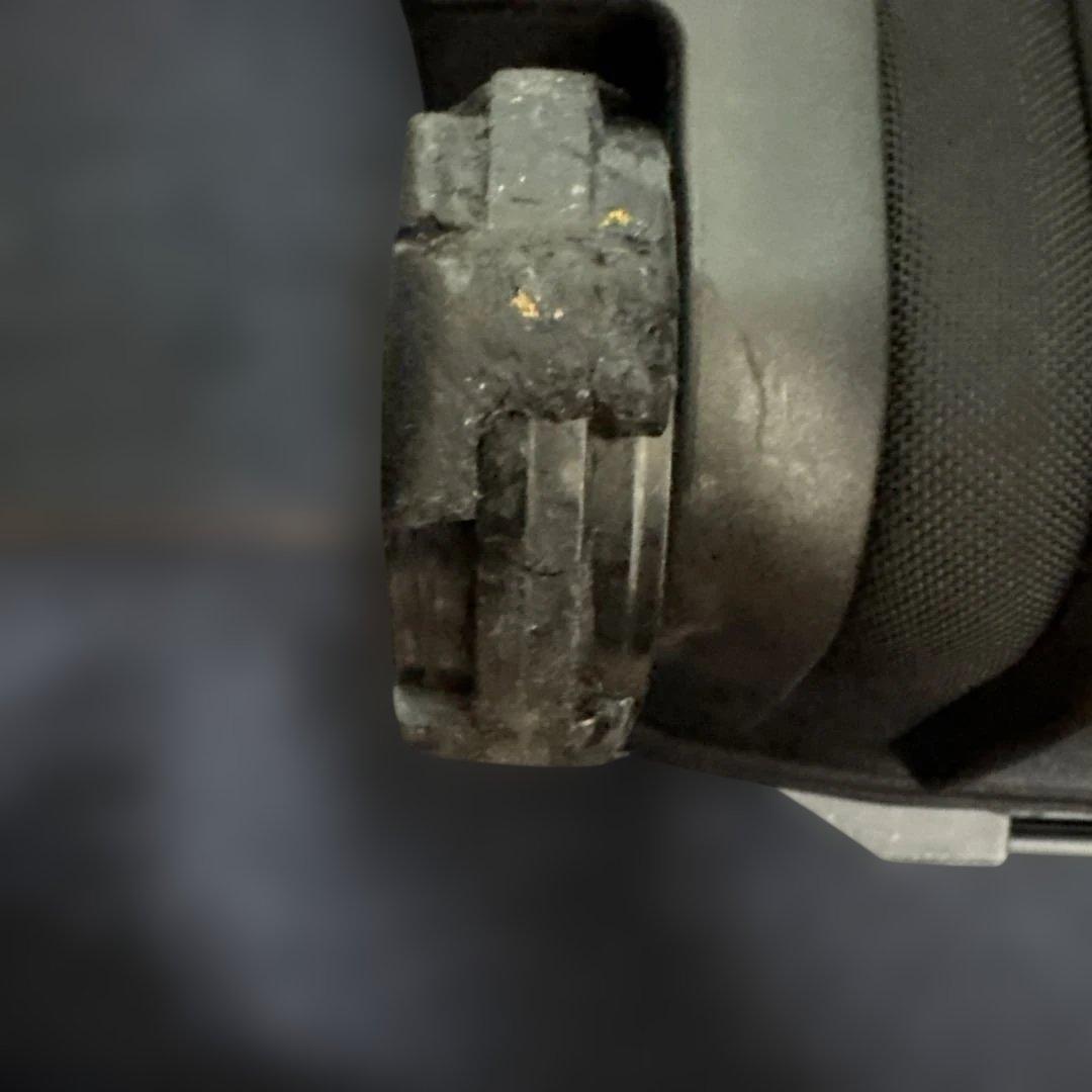 Patagonia キャリーバッグ 35L 機内持込可 タイヤ難あり