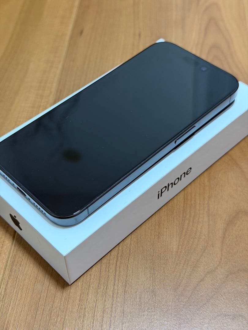 【美品】iPhone15 Pro ブラックチタニウム　256GB SIMフリー