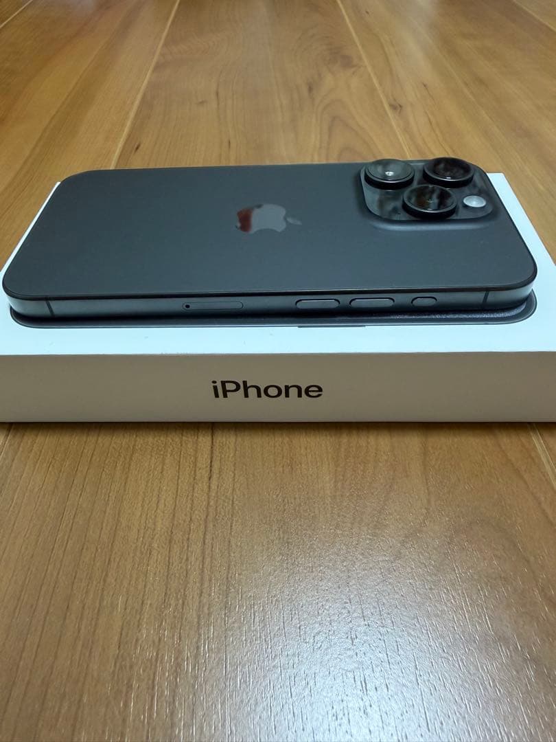 【美品】iPhone15 Pro ブラックチタニウム　256GB SIMフリー