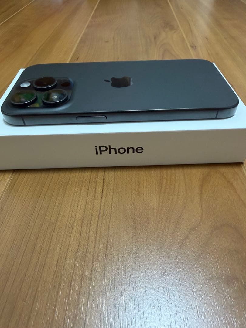 【美品】iPhone15 Pro ブラックチタニウム　256GB SIMフリー