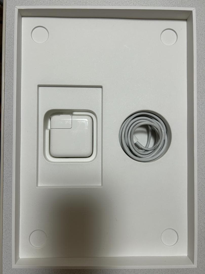 MacBook Air 2020 Core i3 13インチ 256GB