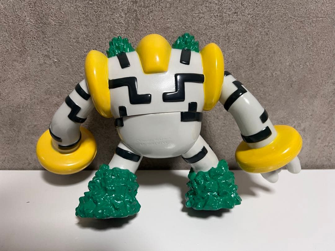 ポケモン　レジギガス　組立式DXソフビフィギュア