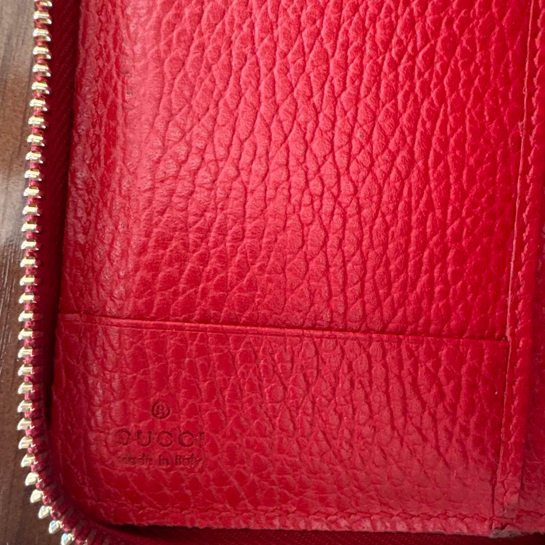 グッチ　財布　赤