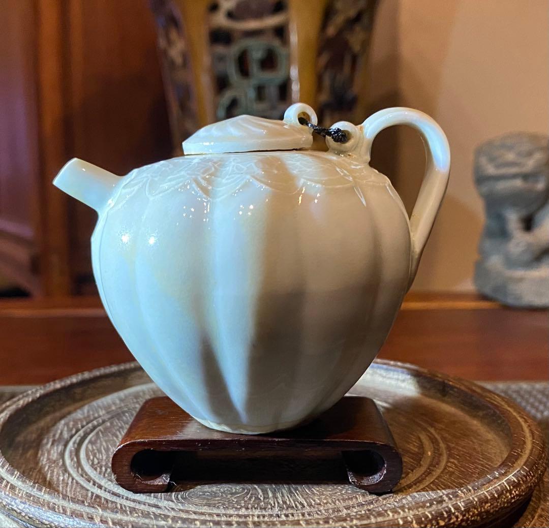 青白磁　水滴　鑑賞台付 ・一輪挿し ・ヴィンテージ　レア ・中国　台湾茶器