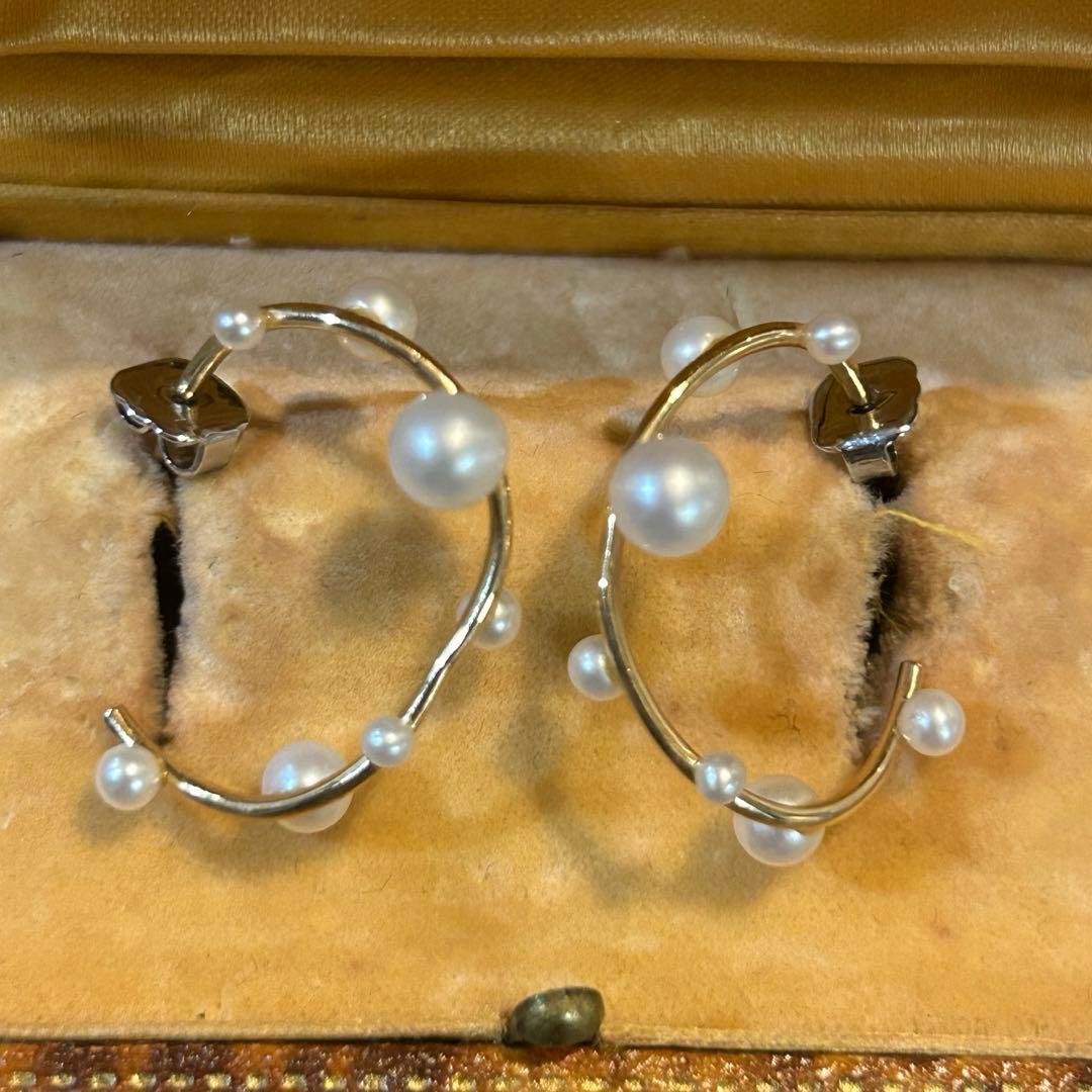 パールの個性的なピアス