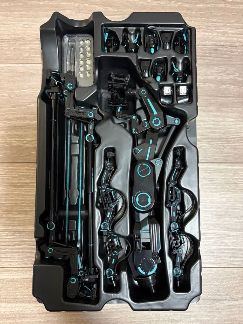 【DIECAST】アイアンマン・マーク4限定ネオンテック版パワードスーツ装着機付