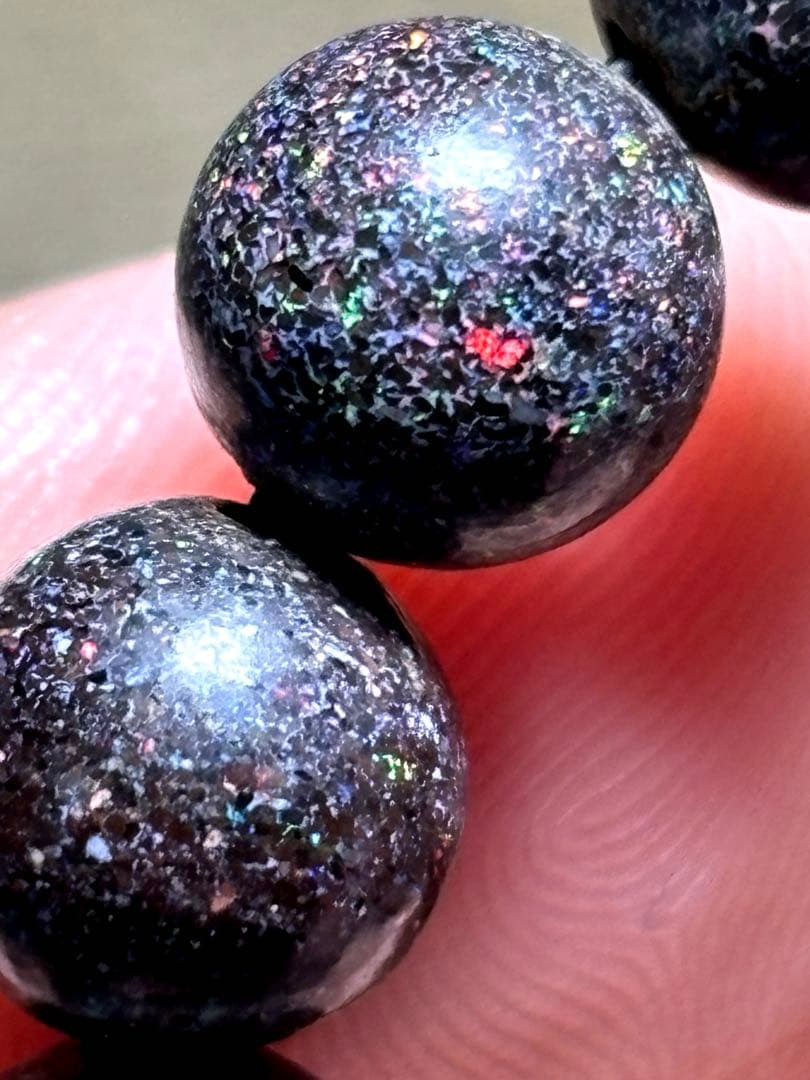 ハイグレード！！ブラックマトリックスオパールブレス約8.6㎜（新品）虹色遊色