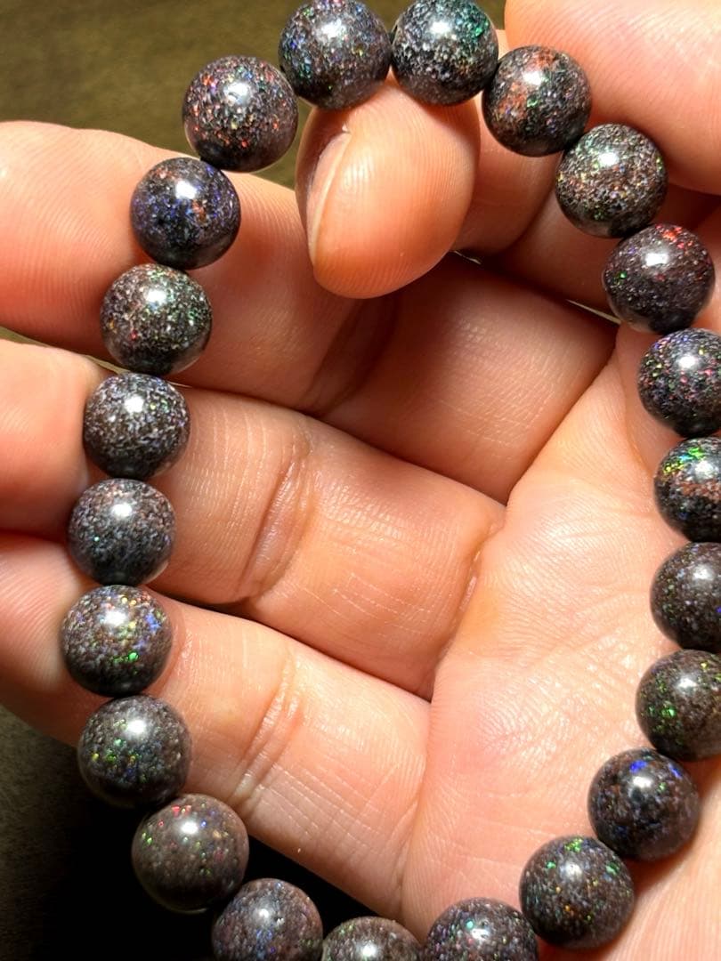 ハイグレード！！ブラックマトリックスオパールブレス約8.6㎜（新品）虹色遊色