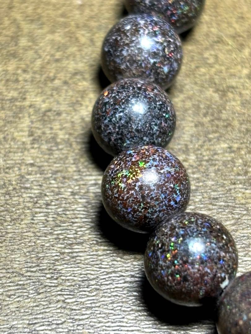 ハイグレード！！ブラックマトリックスオパールブレス約8.6㎜（新品）虹色遊色