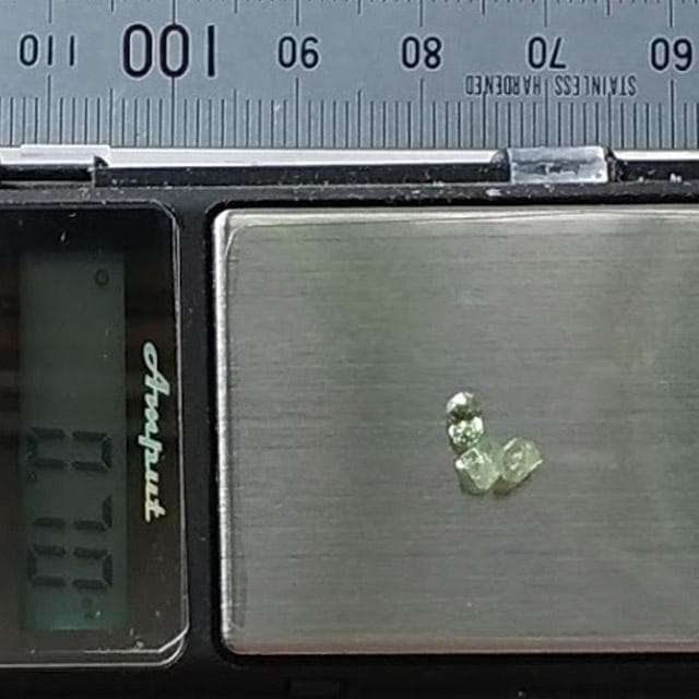 合計0.7ct　デマントイド　ガーネット　鉱物標本　ルースセット