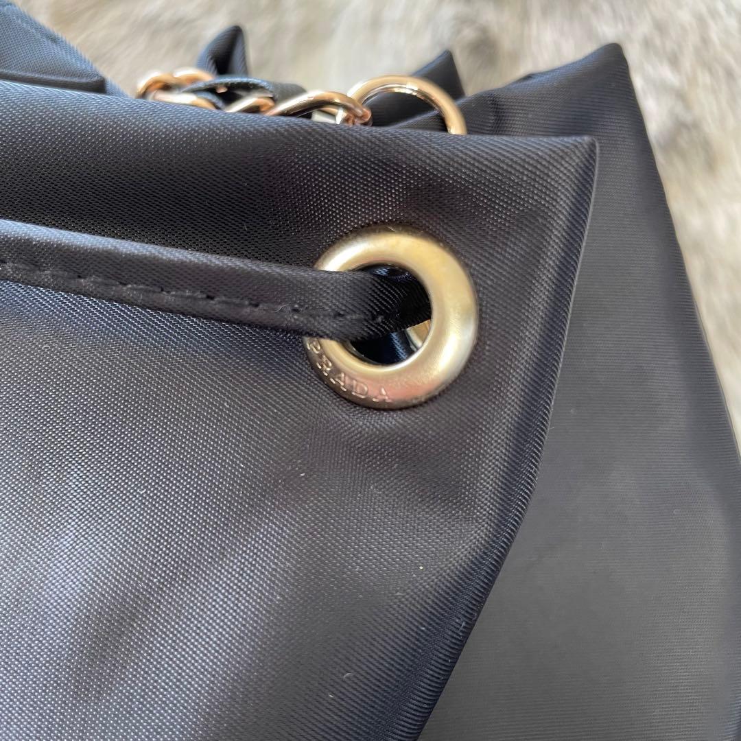 PRADA プラダ 巾着ショルダー 黒。