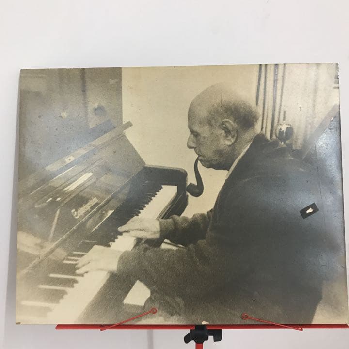 老人とパイプがGERSHWIN PIANOを弾く写真【即購入OK‼️】