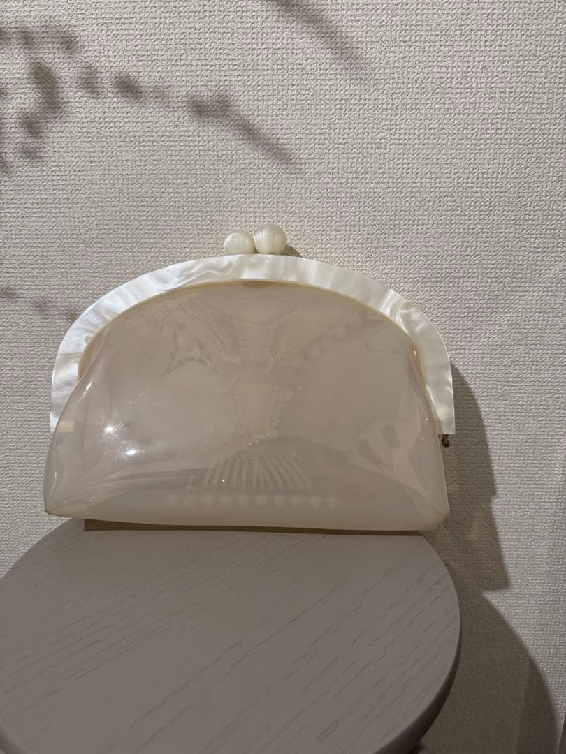 美品　mame Kurogouchi マメクロゴウチ　PVC がま口 クラッチ