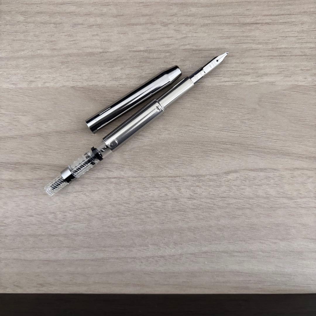 【美品】パイロットキャップレス螺鈿ブラック太字 万年筆18k廃番ニブ