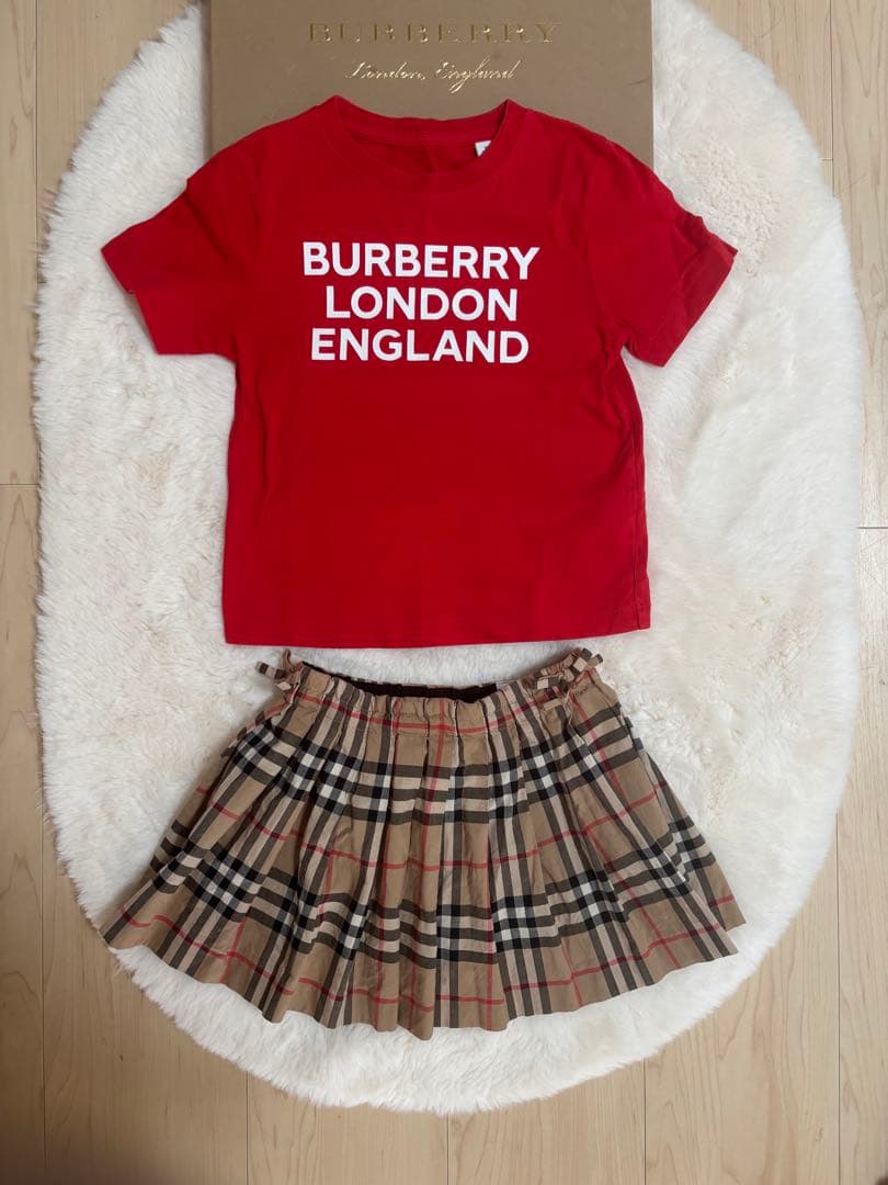 良品　BURBERRY バーバリー　現行タグ　プリーツスカート Tシャツセット