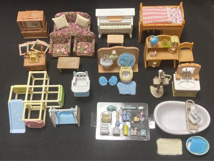 【値下げ】シルバニアファミリー　あかりの灯る大きなお家　家具付き　人形付き