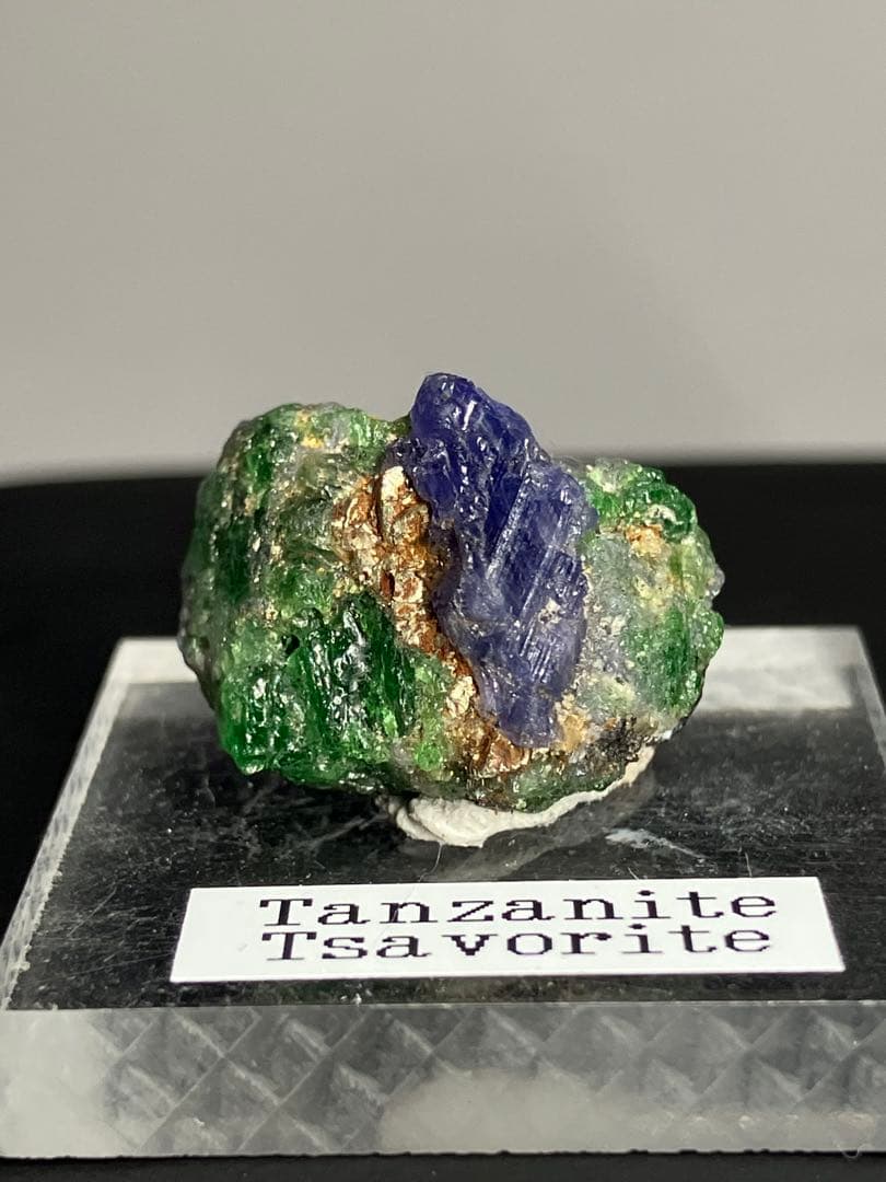 【希産！】タンザナイトon ツァボライトガーネット 共生 Tanzania 産