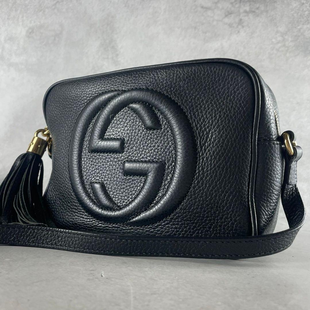 GUCCI ブラックレザー ショルダーバッグ タッセル　カメラバッグ　ソーホー