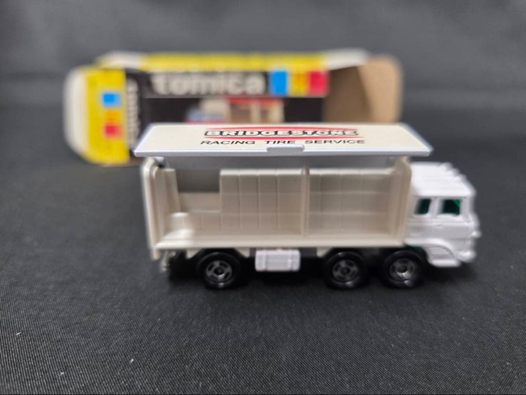 トミカ黒箱76ふそうウイングルーフトラック レース配布品 非売品