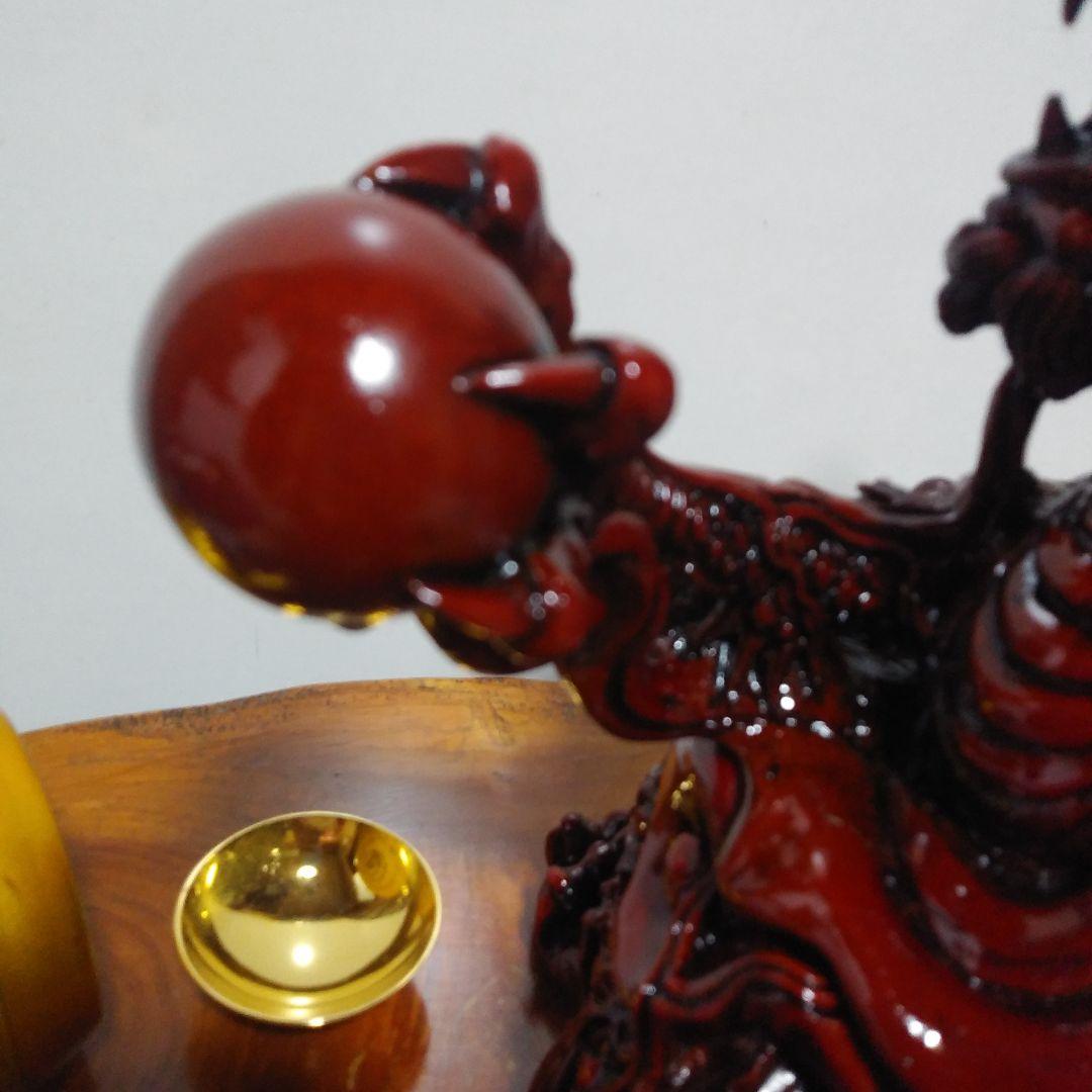 赤色の龍の彫刻 置物