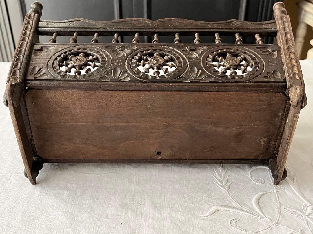 【美品】フランスアンティーク ブルターニュ木製細工 ドール用ベッド[3114]