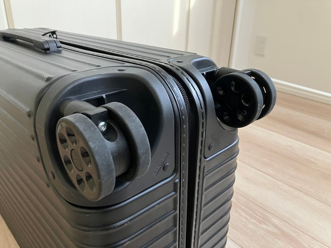 リモワ RIMOWA スーツケース　エッセンシャル チェックイン　M