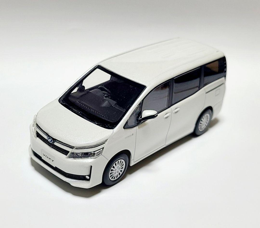 トヨタ 80系 ヴォクシー カラーサンプル